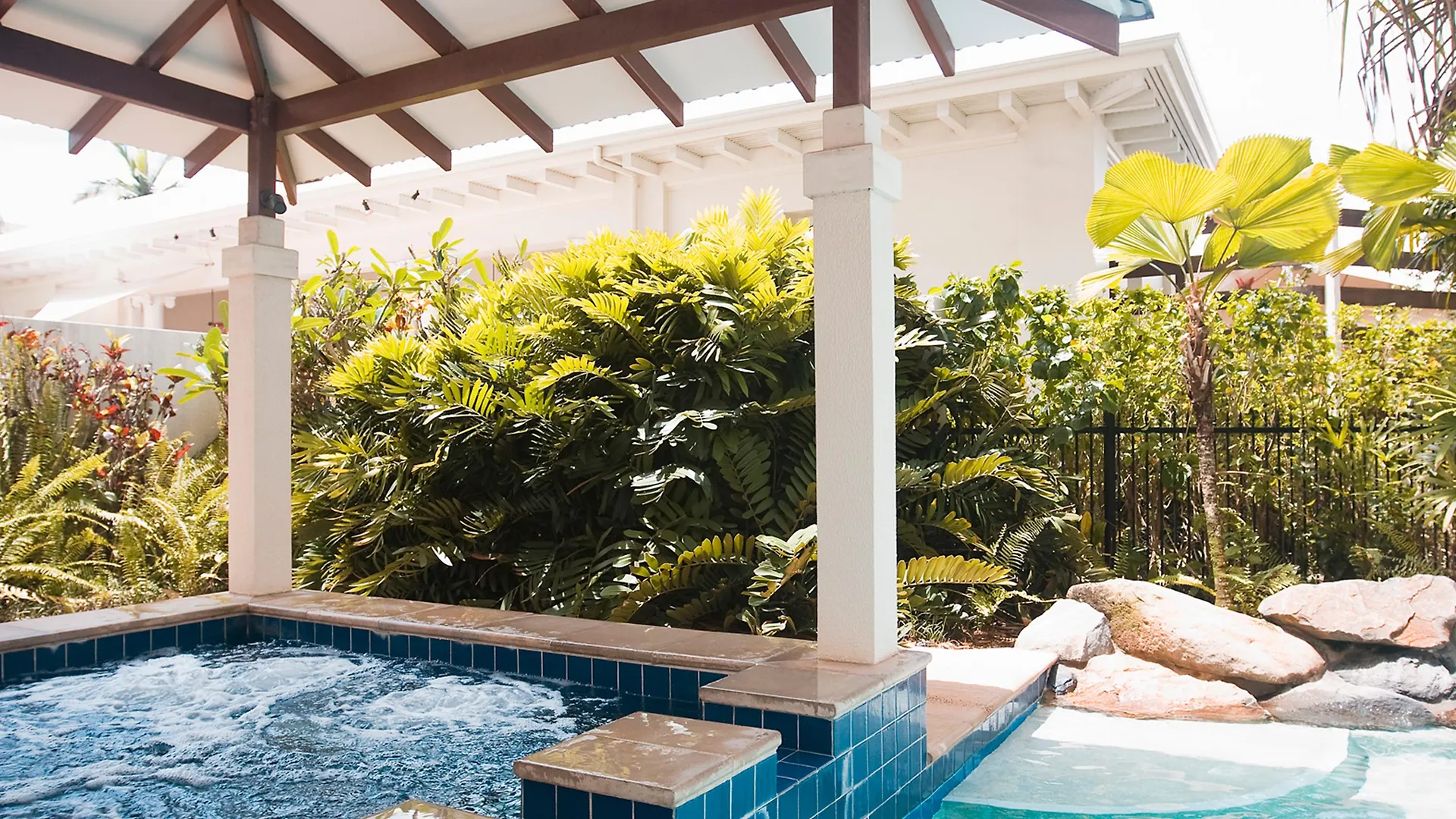Mantra Esplanade Hotel Cairns